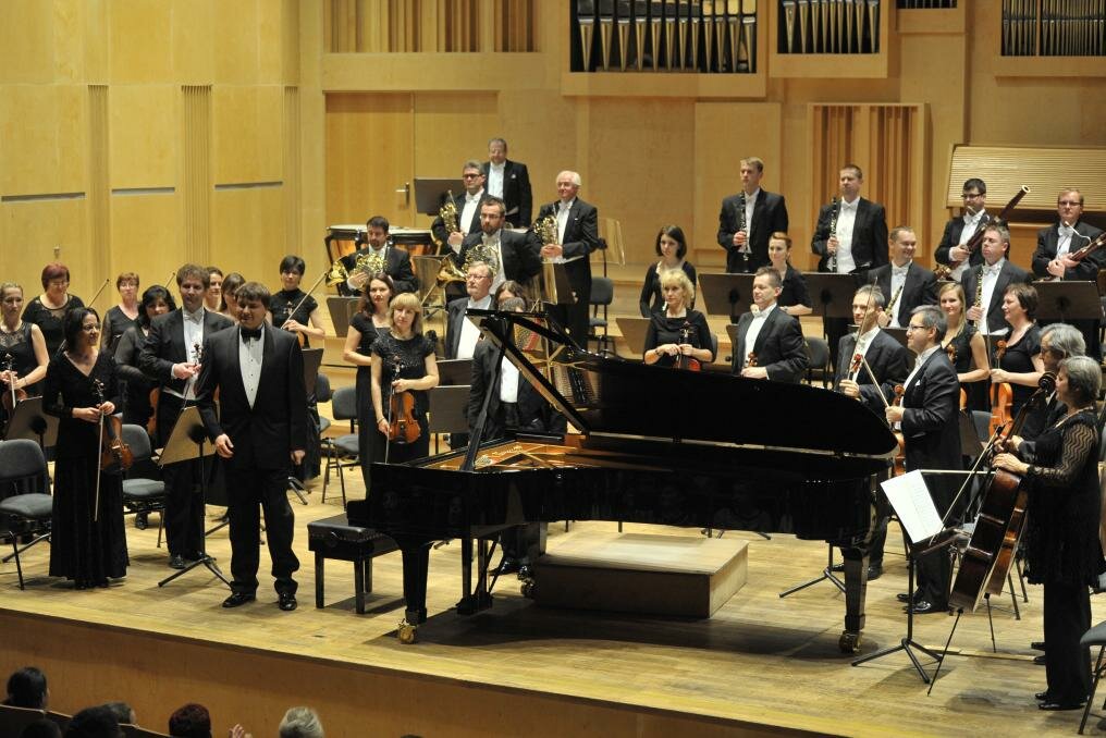 Koncert z okazji 40-lecia firmy KLER - orkiestra Filharmoników Opolskich pod batutą Bartosza Żurakowskiego